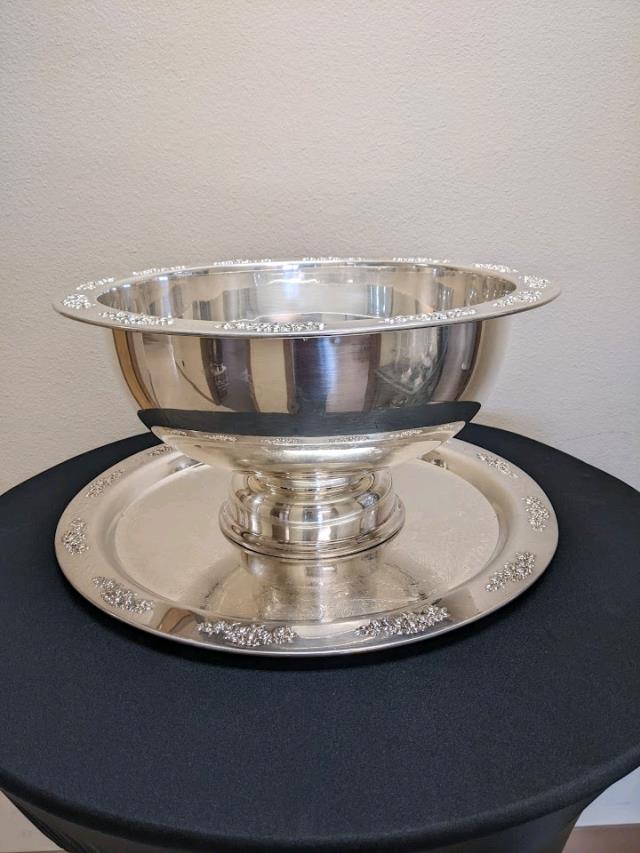 Rental store for 4 GALLON STAINLESS ROSE PUNCH BOWL in Longview TX