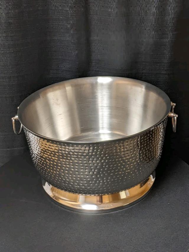 Rental store for ROUND DOUBLE WALL HAMMERED TUB in Longview TX