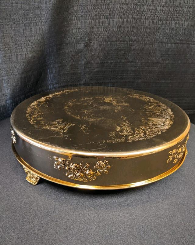 Rental store for 18  ROUND GOLD CAKE STAND in Longview TX